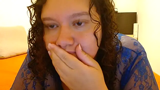 Snapshot of HeidiSanabria chatting on 07/14/26, 12:02 HeidiSanabria online show from 07/14/26, 12:02
