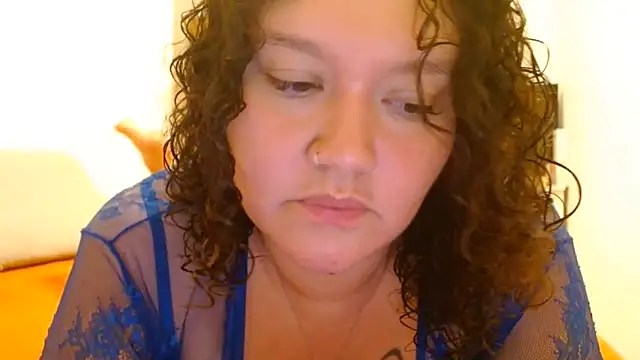 Snapshot of HeidiSanabria chatting on 07/17/26, 12:06 HeidiSanabria online show from 07/17/26, 12:06