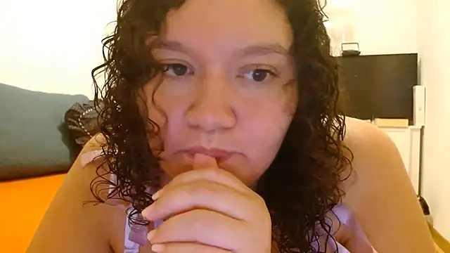 Snapshot of HeidiSanabria chatting on 07/18/26, 11:08 HeidiSanabria online show from 07/18/26, 11:08