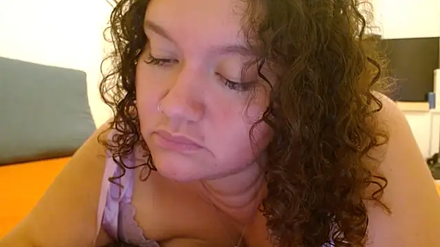 Snapshot of HeidiSanabria chatting on 07/24/26, 12:30 HeidiSanabria online show from 07/24/26, 12:30