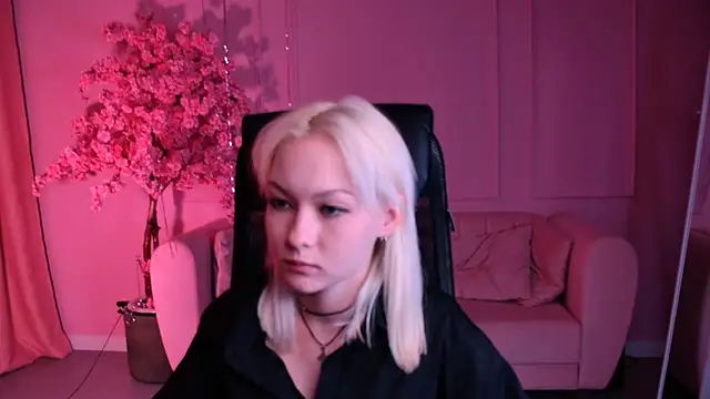 OliviaVale online show from 06/19/26, 01:48