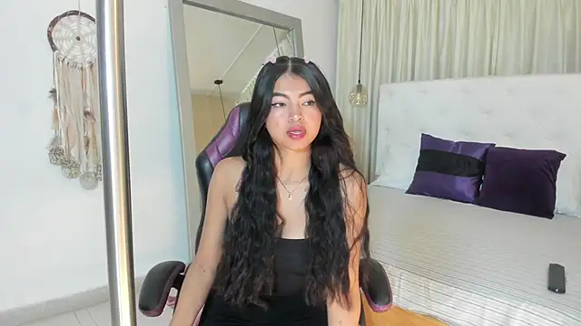 Snapshot of Sophi_Lee__ chatting on 06/20/26, 12:52 Sophi Lee online show from 06/20/26, 12:52