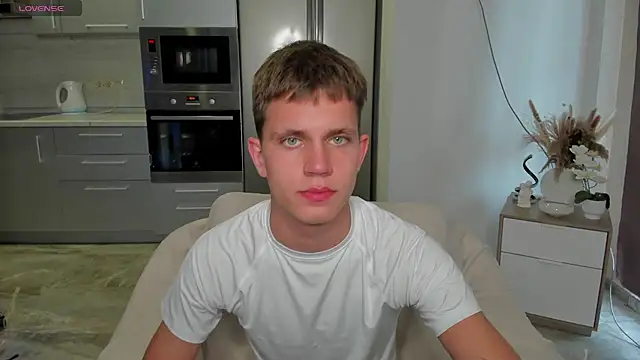 Snapshot of m0neyken chatting on 07/31/26, 02:33 m0neyken online show from 07/31/26, 02:33