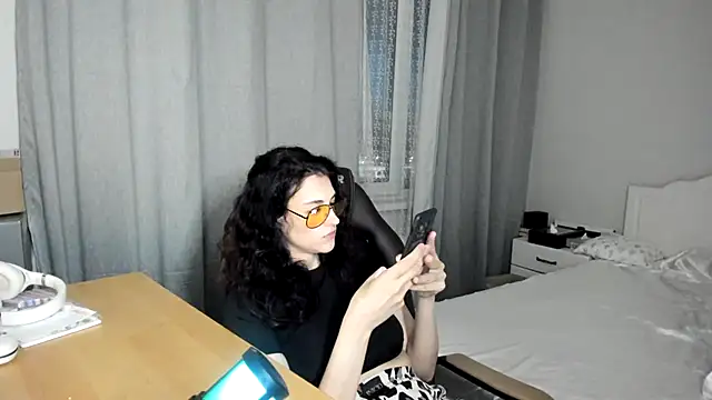 Avelinatt online show from 07/24/26, 10:30
