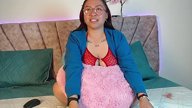 ScarlettPierce777 online show from 06/25/26, 08:13