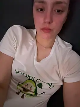 Snapshot of beebesitta chatting on 06/19/26, 10:35 beebesitta online show from 06/19/26, 10:35