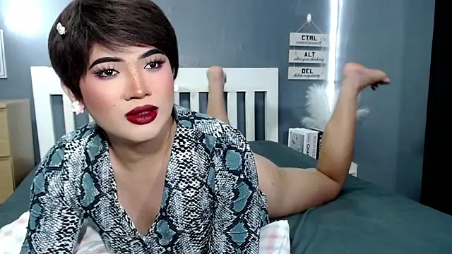 Snapshot of STUCK_on_YOU_ chatting on 11/11/25, 07:03 STUCK on YOU online show from 11/11/25, 07:03