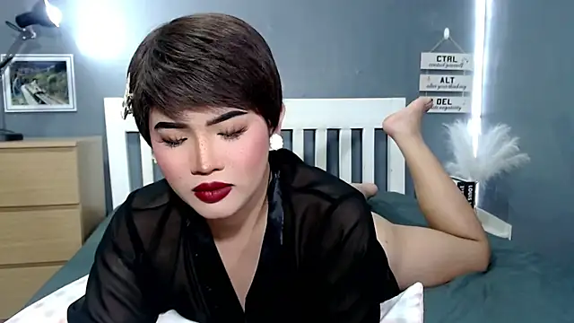 Snapshot of STUCK_on_YOU_ chatting on 11/12/25, 07:13 STUCK on YOU online show from 11/12/25, 07:13