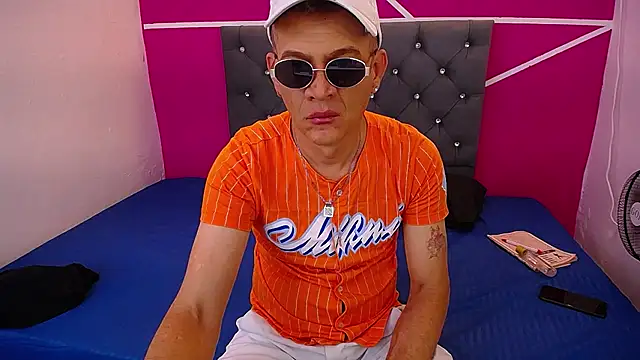 Snapshot of Cesirry_ chatting on 08/06/26, 12:40 Cesirry online show from 08/06/26, 12:40