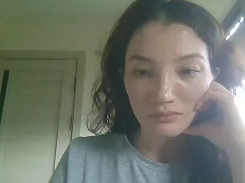 Snapshot of Calenyagi chatting on 06/29/26, 12:27 Calenyagi online show from 06/29/26, 12:27