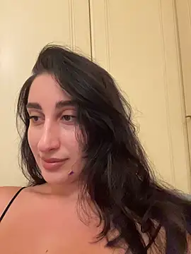 Snapshot of _Elina_ chatting on 06/24/26, 08:24 Elina online show from 06/24/26, 08:24