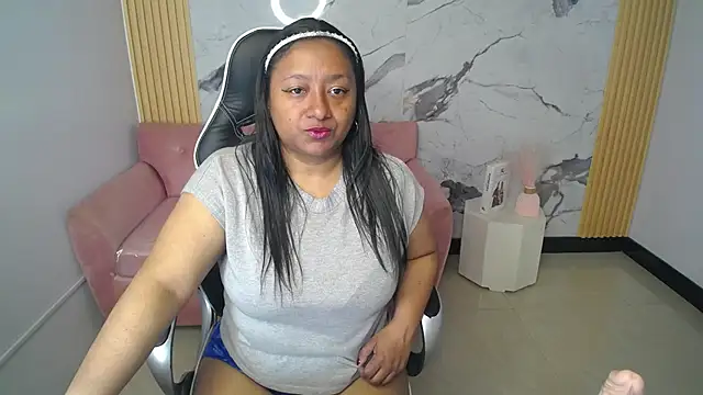 Snapshot of Alicia1_ch chatting on 06/24/26, 03:05 Alicia1 ch online show from 06/24/26, 03:05