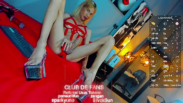 Snapshot of love_amor_ chatting on 01/26/25, 05:34 love amor online show from 01/26/25, 05:34