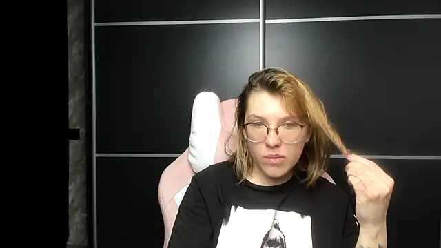 Reginasmilee online show from 01/28/25, 02:00