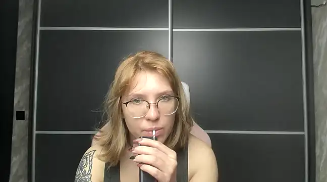 Reginasmilee online show from 02/08/25, 02:58