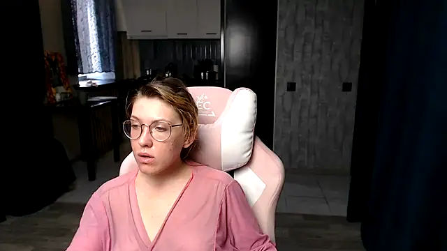 Reginasmilee online show from 09/15/25, 11:54