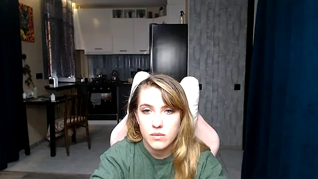 Reginasmilee online show from 09/27/25, 12:32