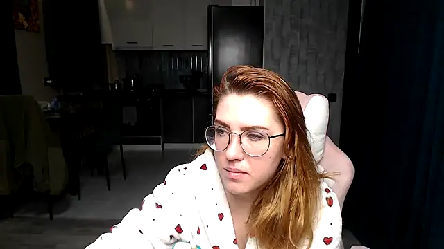 Reginasmilee online show from 11/25/25, 12:21