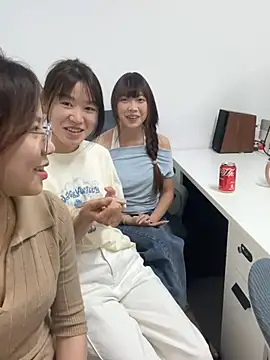 Snapshot of YY-1-1-1 chatting on 06/24/26, 07:07 YY-1-1-1 online show from 06/24/26, 07:07