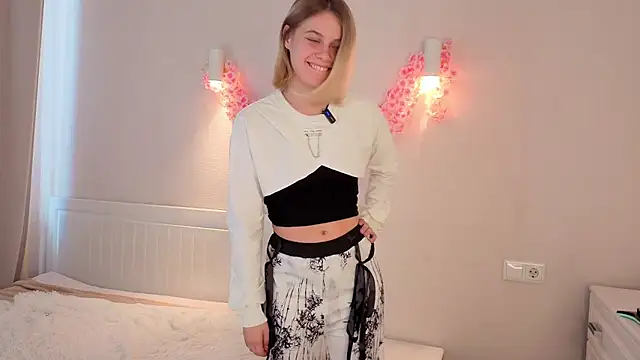 ChloeElise online show from 06/23/26, 01:20