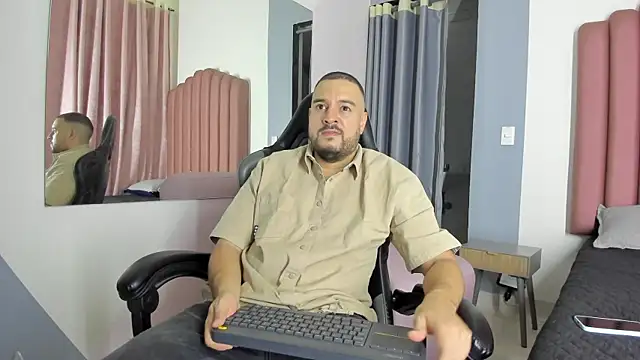 Nicola D Angelo online show from 07/25/26, 08:39