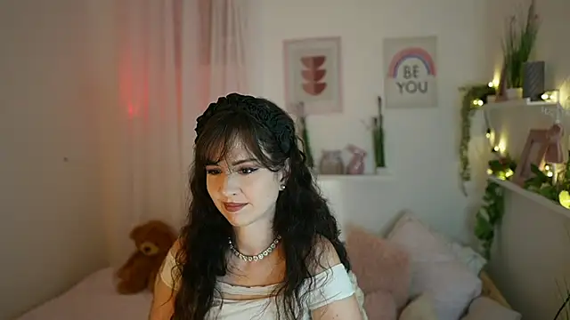 Daisy Lowe online show from 07/18/26, 06:01