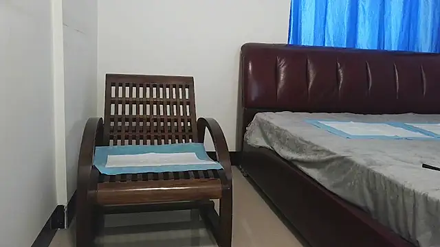 qiqi454524 online show from 07/04/26, 05:57