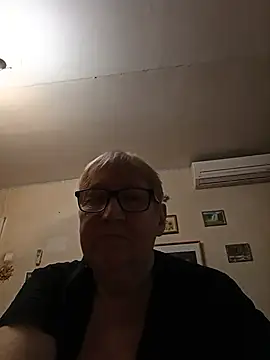 Snapshot of Molli1408 chatting on 07/11/26, 01:36 Molli1408 online show from 07/11/26, 01:36
