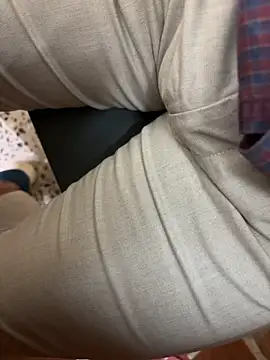 Snapshot of SatBull007 chatting on 10/13/25, 08:25 SatBull007 online show from 10/13/25, 08:25