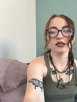 Snapshot of Ellie_Whitfield chatting on 07/03/26, 02:23 Ellie Whitfield online show from 07/03/26, 02:23