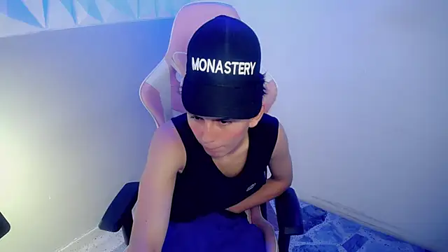 Hot athletes  online show from 07/04/26, 07:42