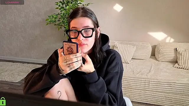 Ester Henderson online show from 07/07/26, 01:19