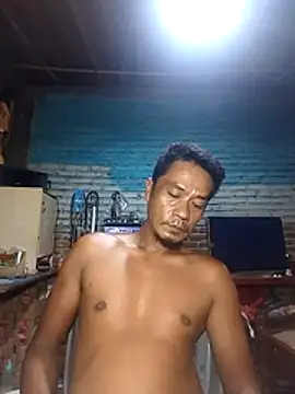 Snapshot of maxwel20 chatting on 07/15/26, 05:29 maxwel20 online show from 07/15/26, 05:29
