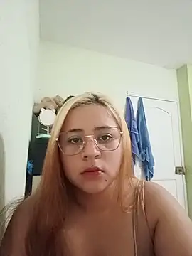 Snapshot of estrellita_20 chatting on 07/03/26, 07:42 estrellita 20 online show from 07/03/26, 07:42
