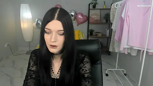 Snapshot of Emily__Wood chatting on 07/24/26, 09:40 Emily Wood online show from 07/24/26, 09:40
