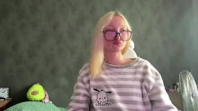 Snapshot of smeet_mary chatting on 07/07/26, 04:15 smeet mary online show from 07/07/26, 04:15