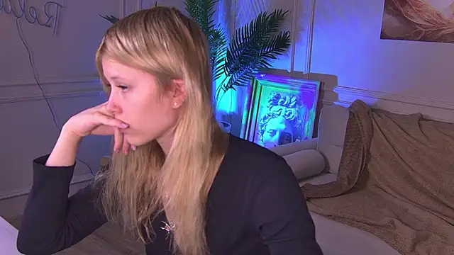 LanayaVerne online show from 07/12/26, 09:55