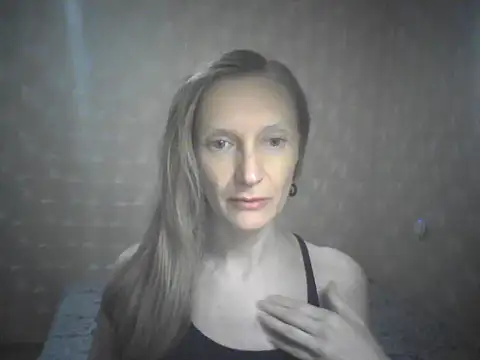 Snapshot of LunaBelle2 chatting on 07/12/26, 07:05 LunaBelle2 online show from 07/12/26, 07:05