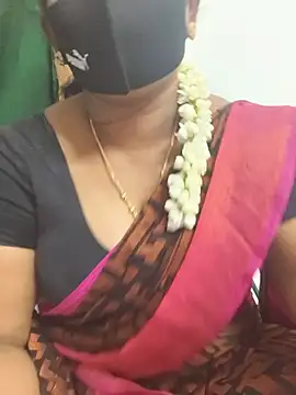 Snapshot of tamilrose143 chatting on 07/15/26, 01:27 tamilrose143 online show from 07/15/26, 01:27
