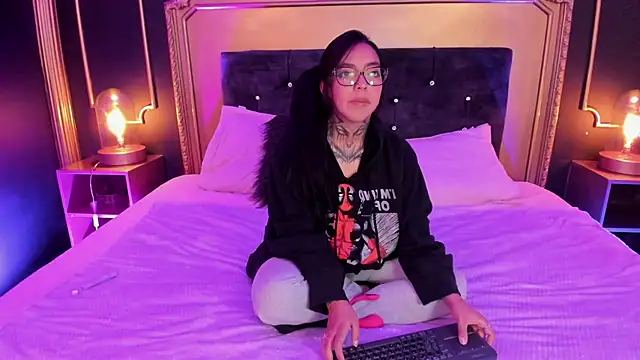 Gahia Thompson online show from 07/18/26, 11:25