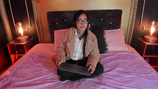 Gahia Thompson online show from 07/20/26, 11:45