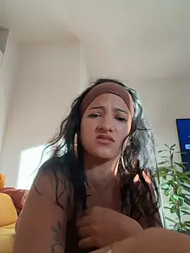 Snapshot of AishaLoveX chatting on 07/20/26, 06:21 AishaLoveX online show from 07/20/26, 06:21