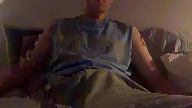 Snapshot of thatguy02020 chatting on 07/18/26, 03:44 thatguy02020 online show from 07/18/26, 03:44