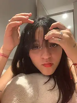 Snapshot of ruemi_rose chatting on 07/19/26, 05:22 ruemi rose online show from 07/19/26, 05:22