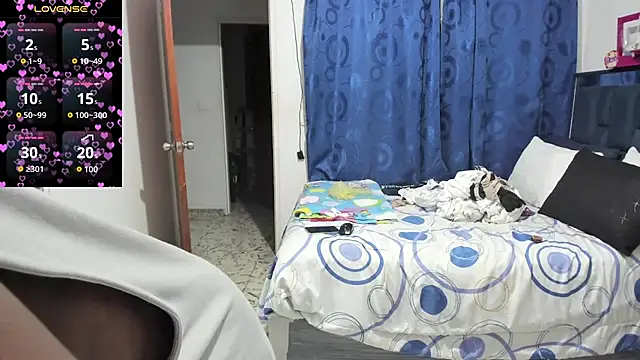 Snapshot of LupeAdams chatting on 10/07/25, 04:31 LupeAdams online show from 10/07/25, 04:31