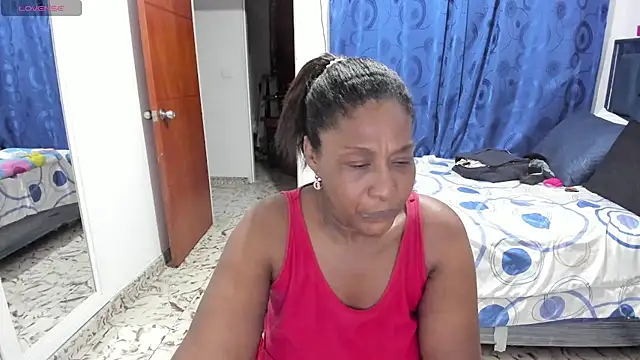 Snapshot of LupeAdams chatting on 10/14/25, 04:24 LupeAdams online show from 10/14/25, 04:24