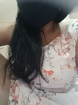 Snapshot of Nila_tamil36 chatting on 08/06/26, 04:42 Nila tamil36 online show from 08/06/26, 04:42