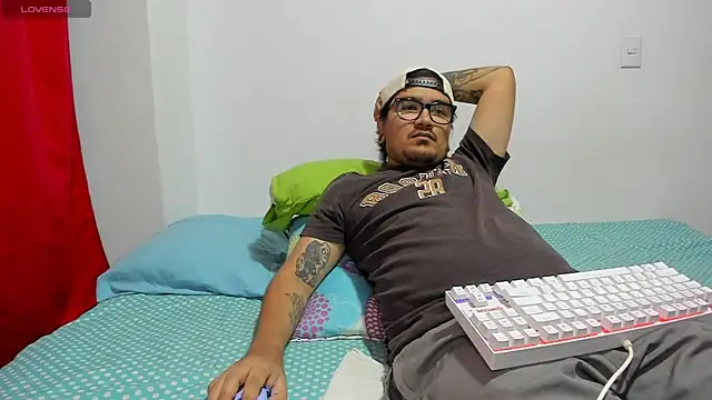 Snapshot of Axel_hornyy chatting on 07/15/26, 05:23 Axel hornyy online show from 07/15/26, 05:23