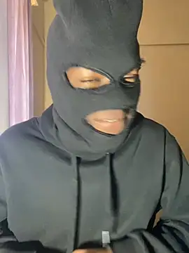 Snapshot of Thabang13_ chatting on 07/27/26, 11:28 Thabang13 online show from 07/27/26, 11:28