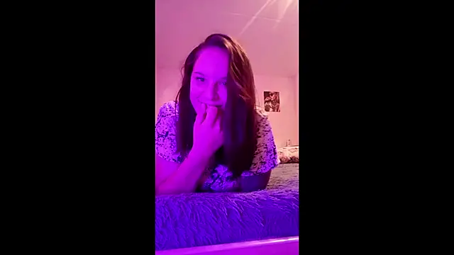 JosphinePriolo online show from 07/17/26, 08:14